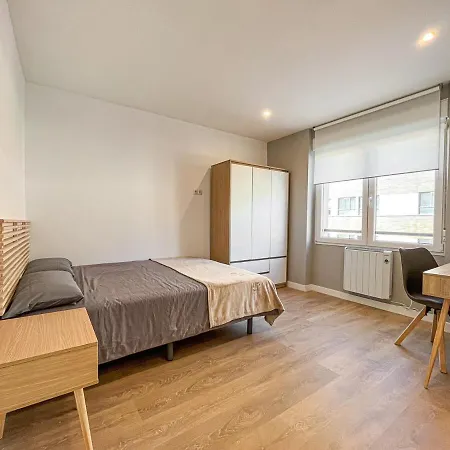 R2r-apartamento 5 Con 5 Banos-625a * Oviedo