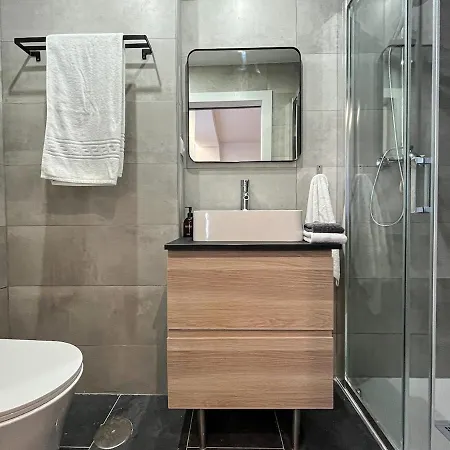 R2r-apartamento 5 Con 5 Banos-625a * Oviedo