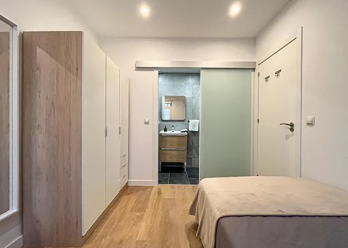 R2r-apartamento 5 Con 5 Banos-625a * Oviedo