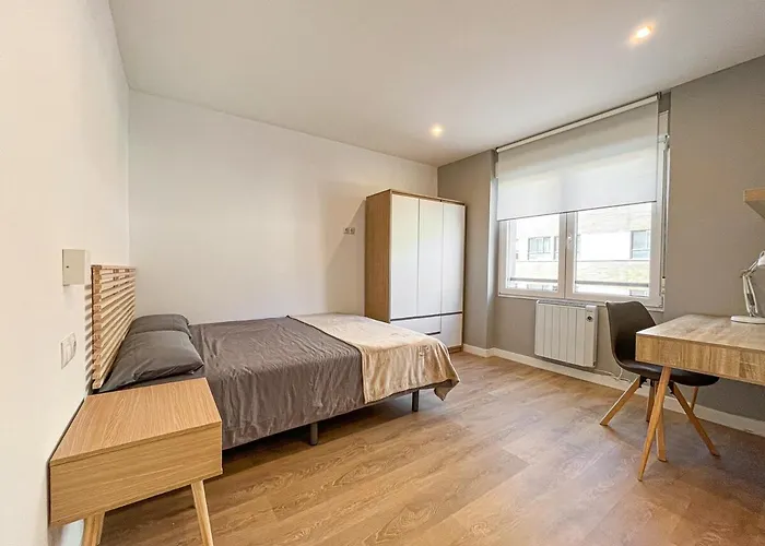 R2r-apartamento 5 Con 5 Banos-625a * Oviedo